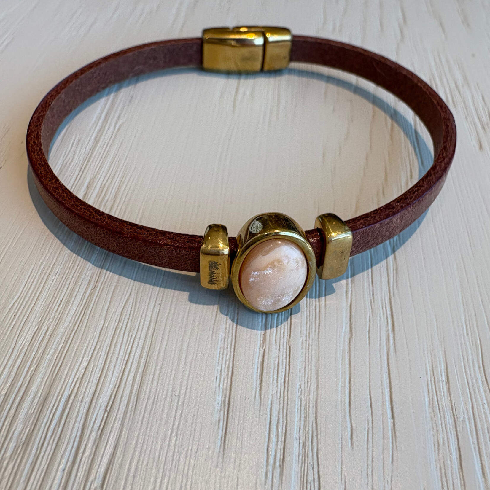 QOSS QOSS - Armband FEMMIE bruin goud nude ovaal