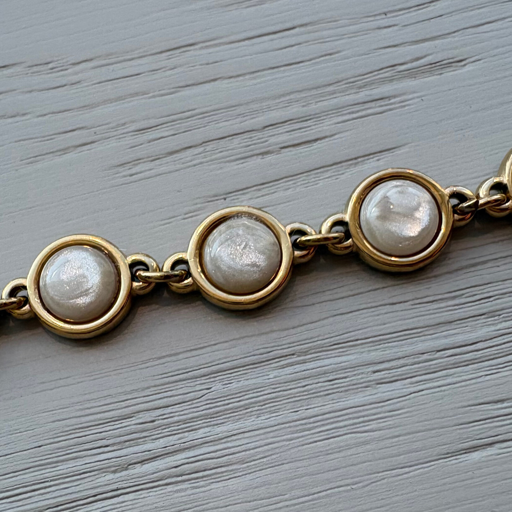 QOSS QOSS - Armband  Loïs goud bol crème uni
