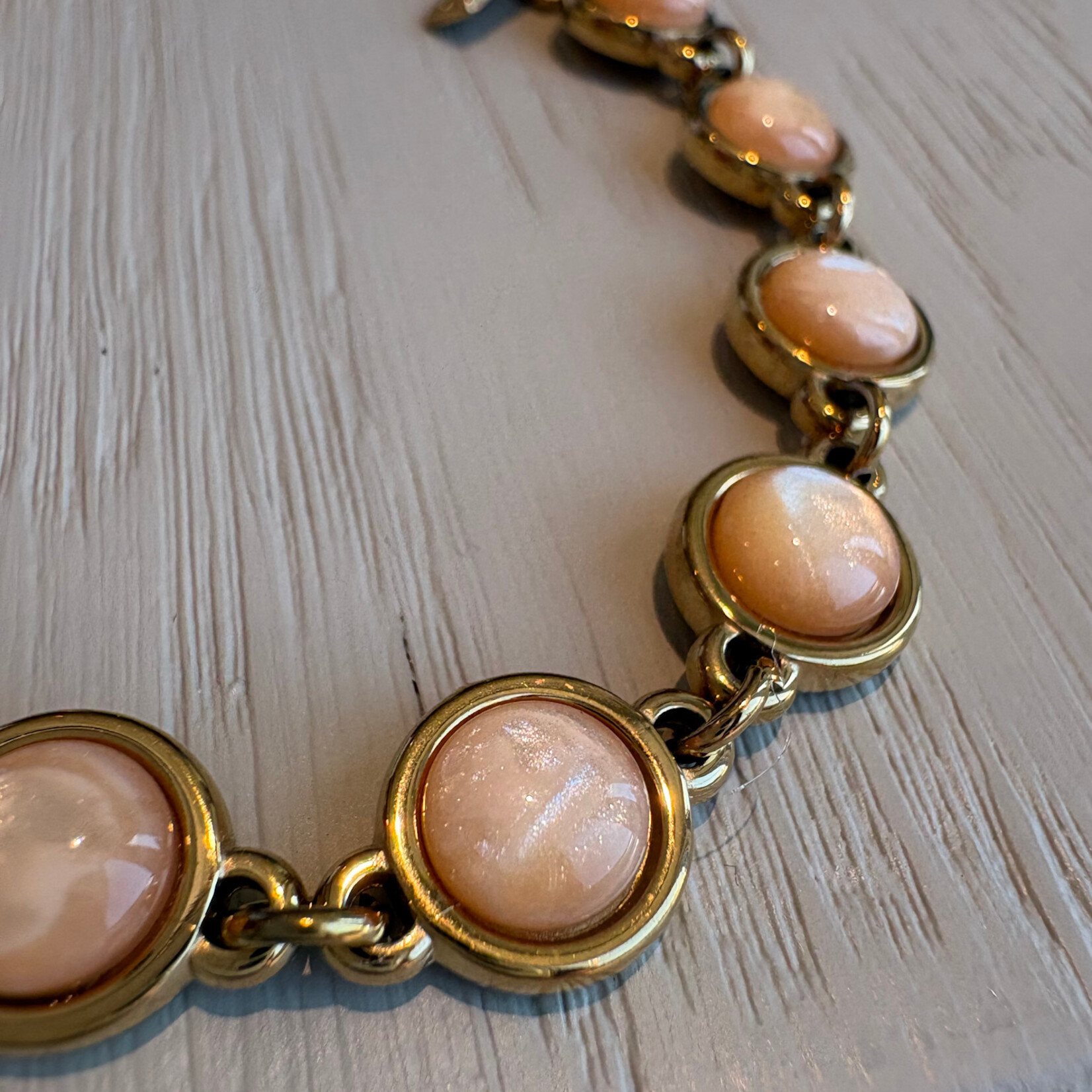 QOSS QOSS - Armband  Loïs goud bol nude uni