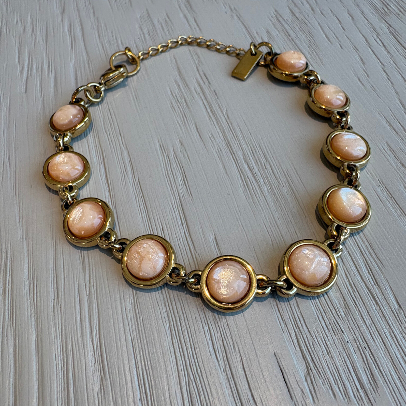 QOSS QOSS - Armband  Loïs goud bol nude uni