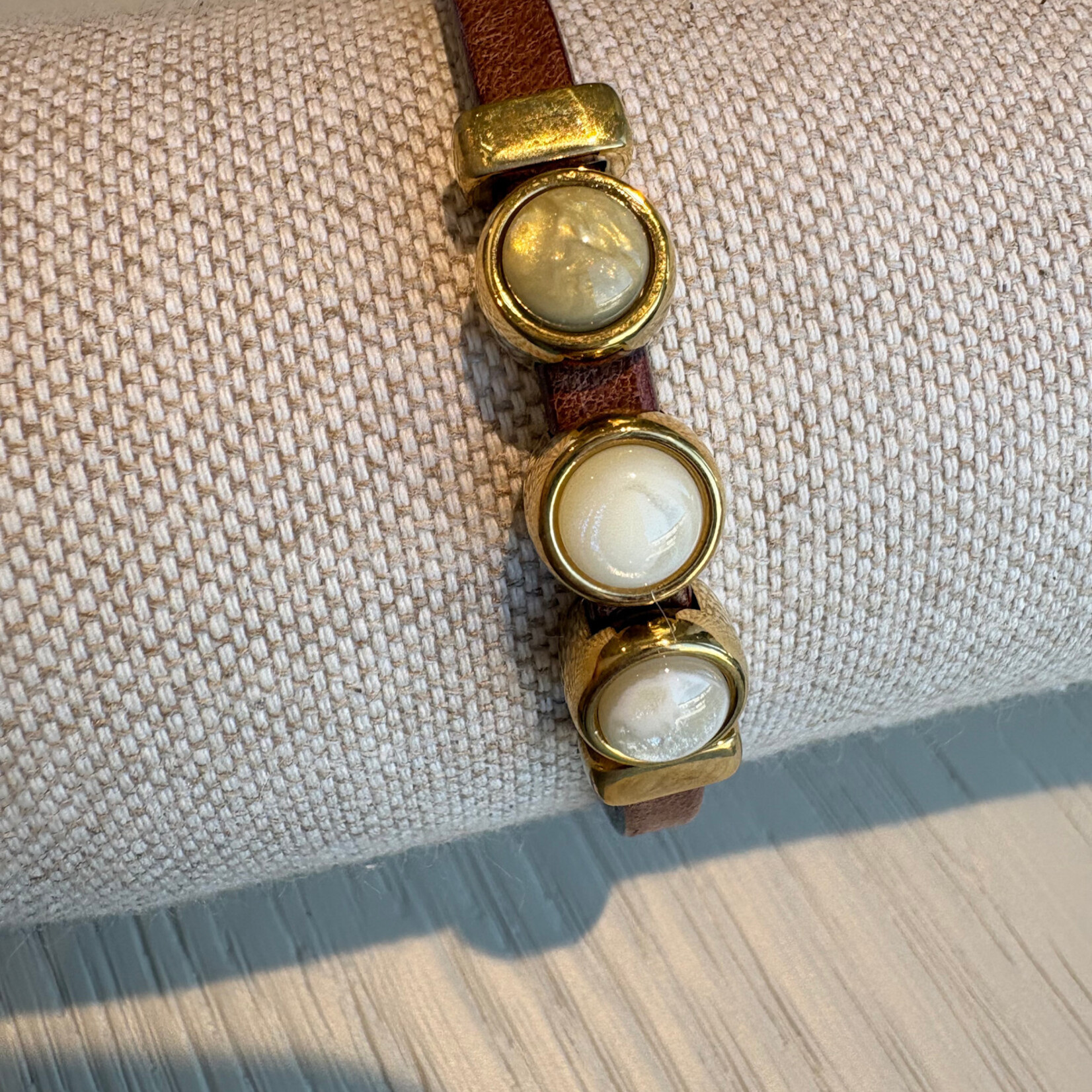 QOSS QOSS - Armband Merel bruin goud honing serie-M