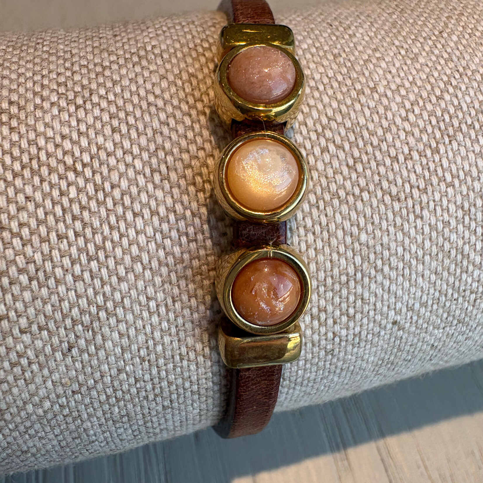 QOSS QOSS - Armband Merel bruin goud nude serie-M
