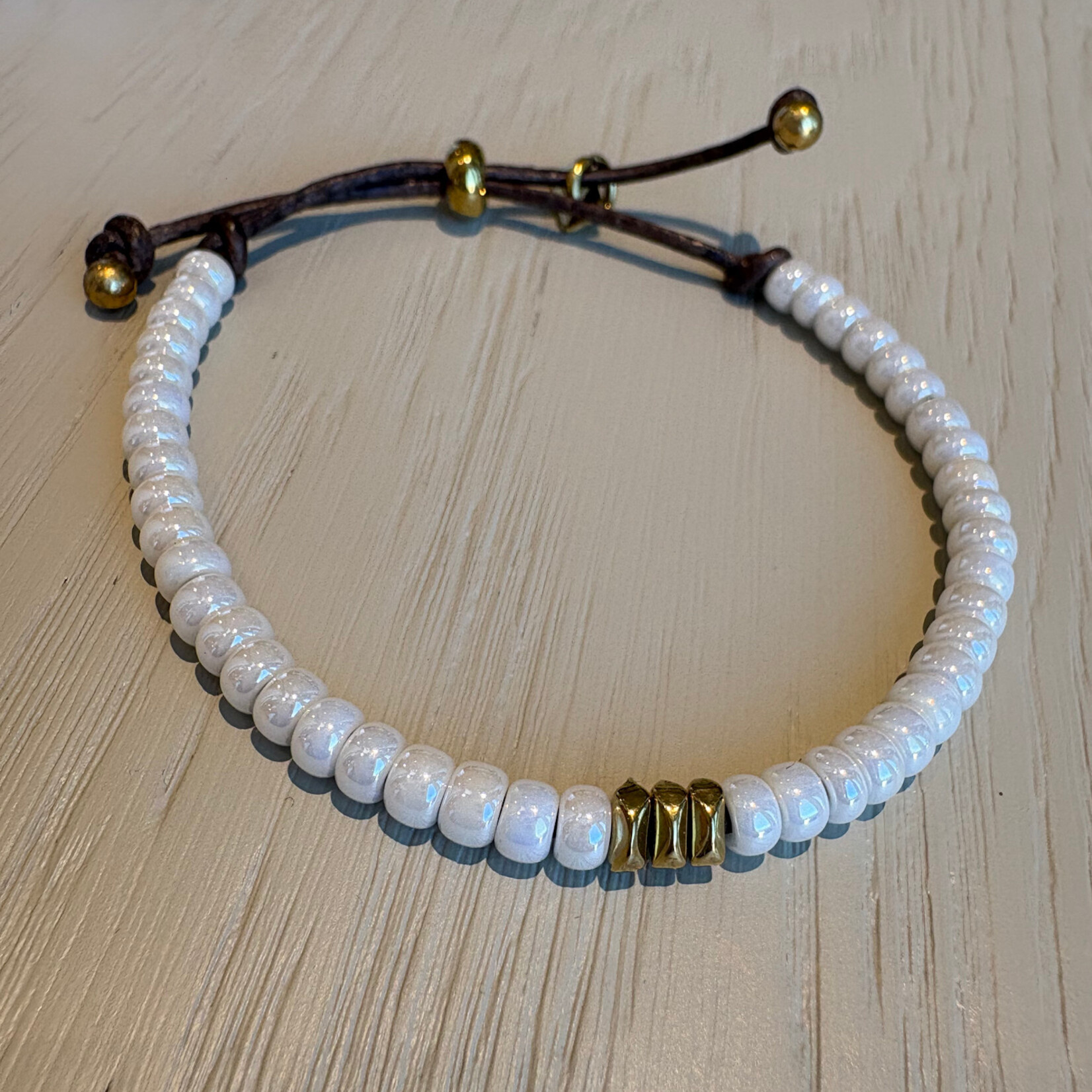 QOSS QOSS - Armband Maartje goud kraal ivoor Uni
