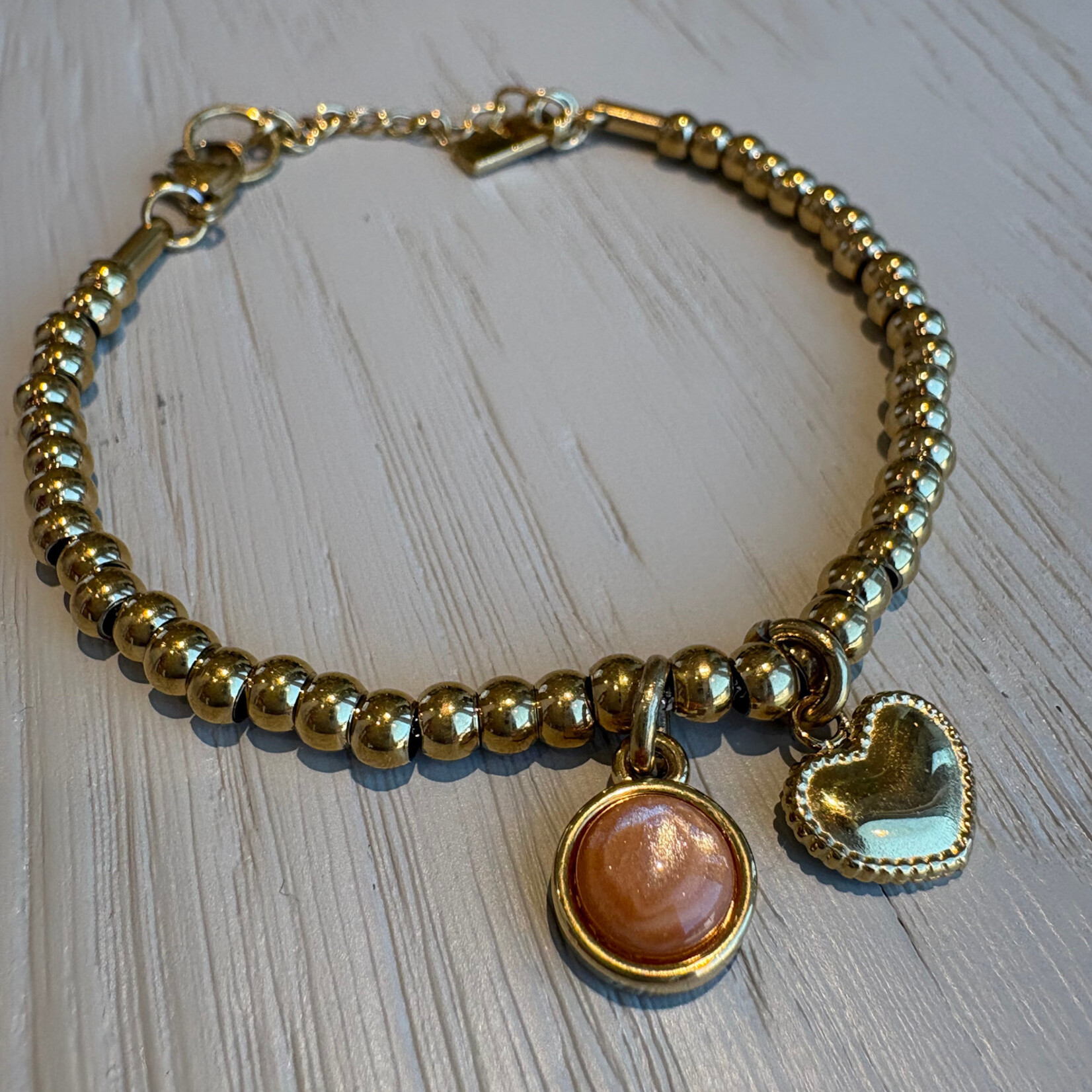 QOSS QOSS - Armband Zoey goud bol-hartje petunia