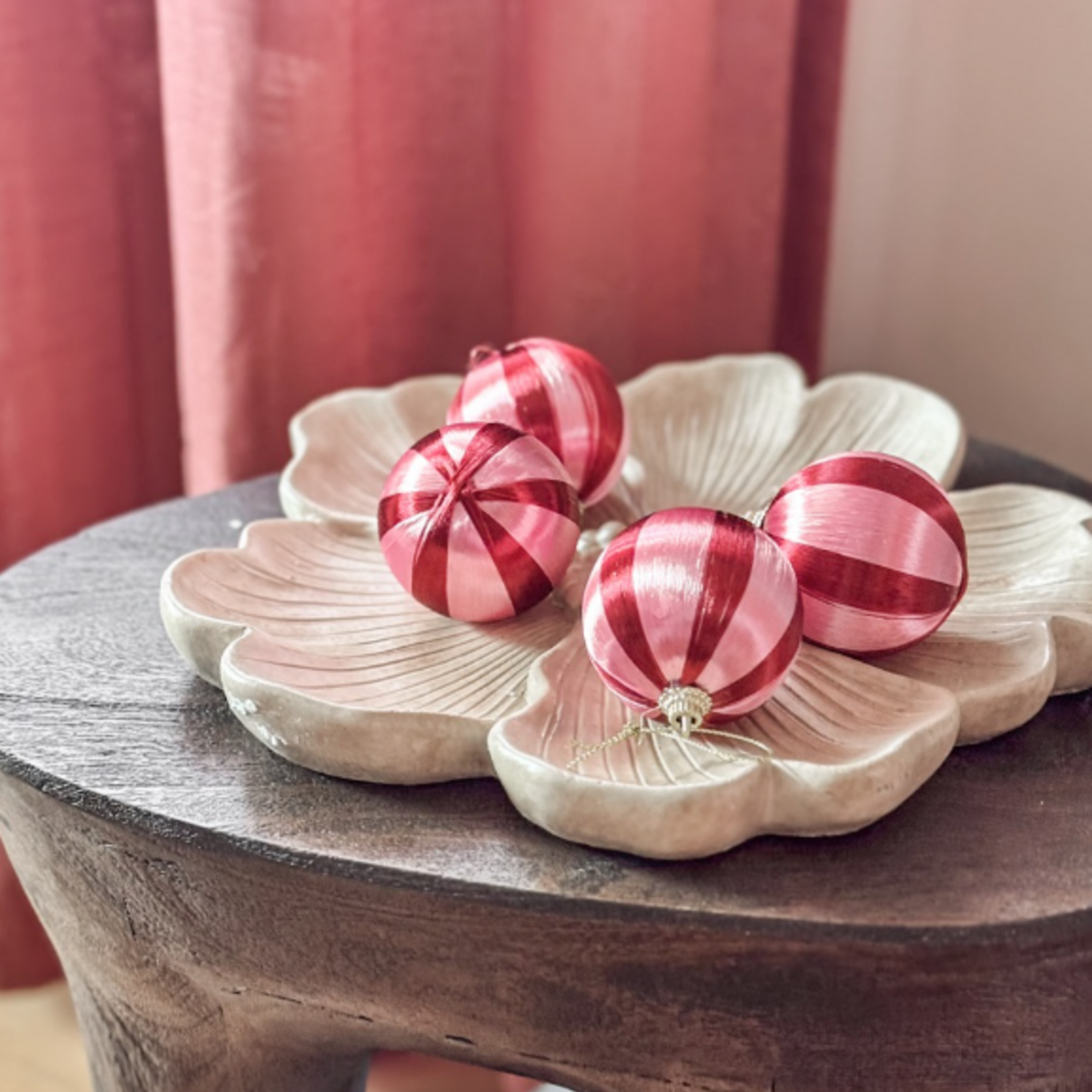 KOLONY Kerstbal gestreept roze/rood