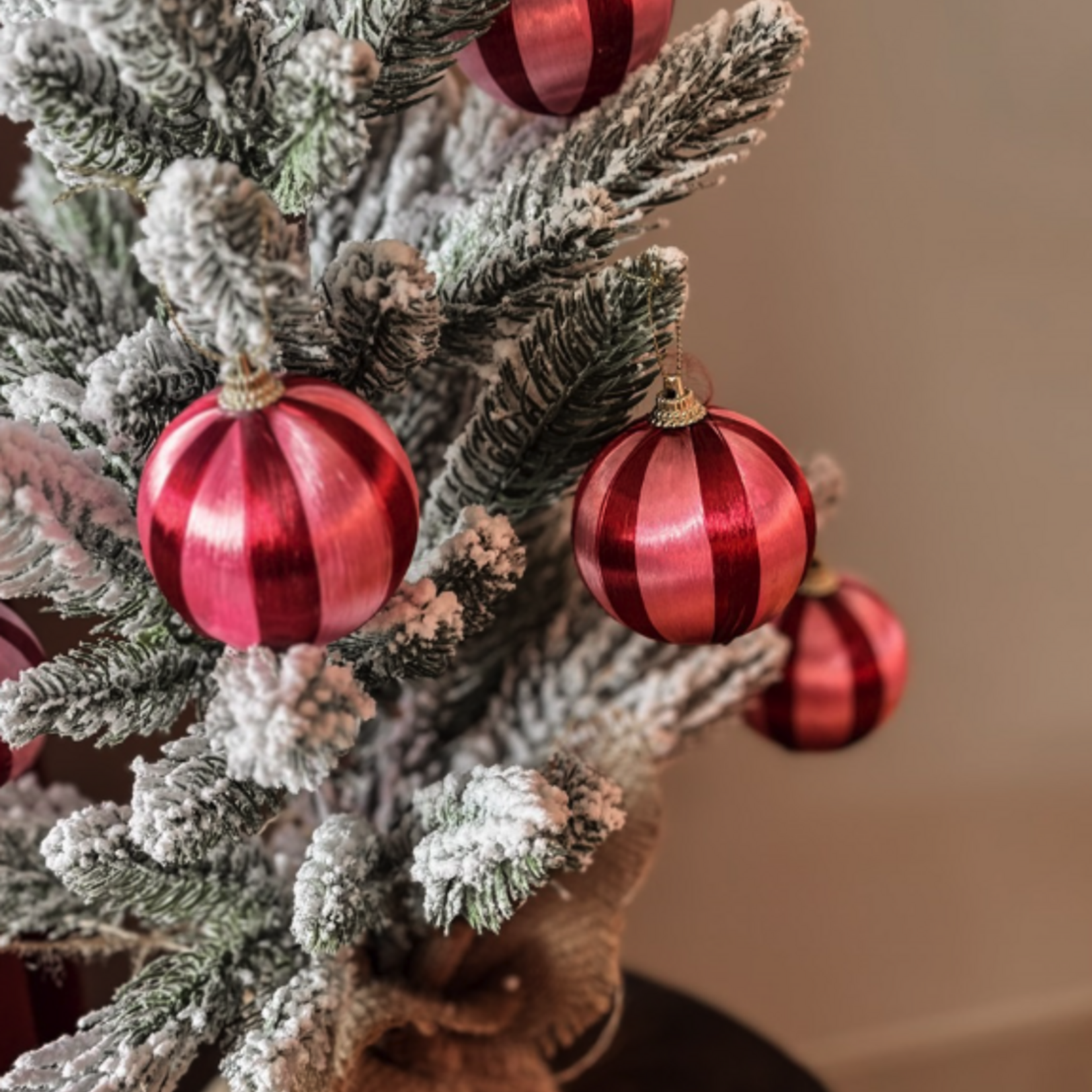 KOLONY Kerstbal gestreept roze/rood