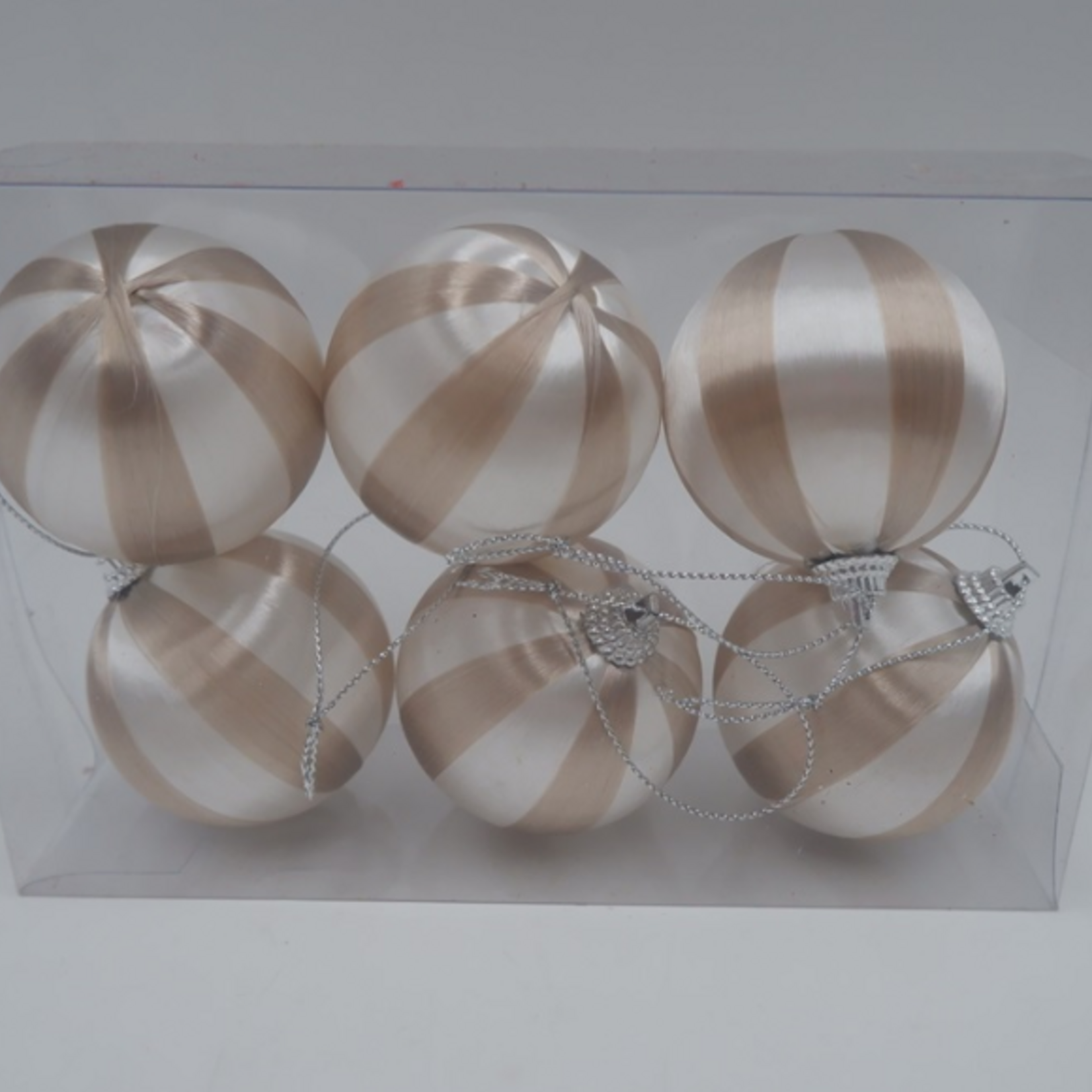 KOLONY Kerstbal gestreept zand/wit 5,5x5,5x5,5cm prijs per stuk