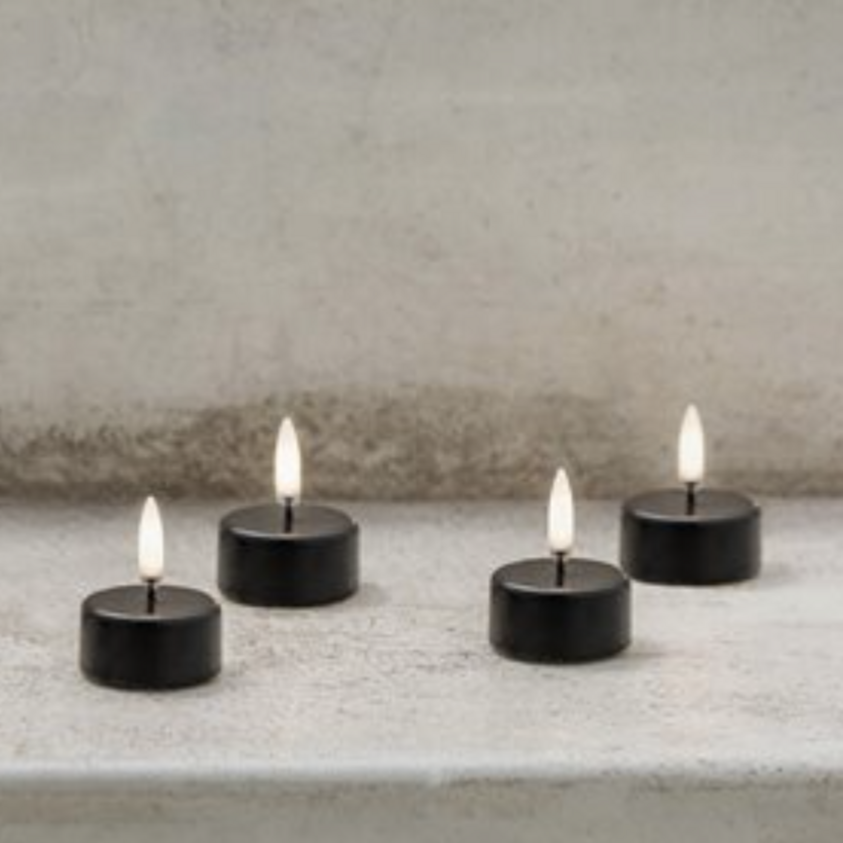UYUNI UYUNI - Led theelicht wax plain black smooth 4x2,1 cm