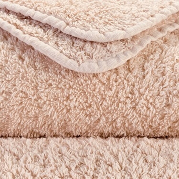 Abyss & Habidecor Abyss Habidecor Super Pile Handdoek Nude Roze  (610)