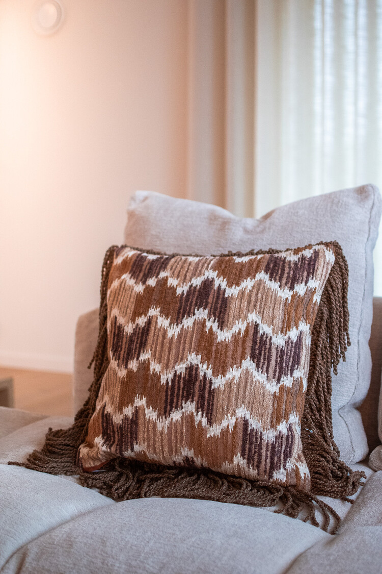 Evolution 21 Evolution21 Kussen bespoke dreadlocks 50x50 micca camel brown / dreadlocks dark brown