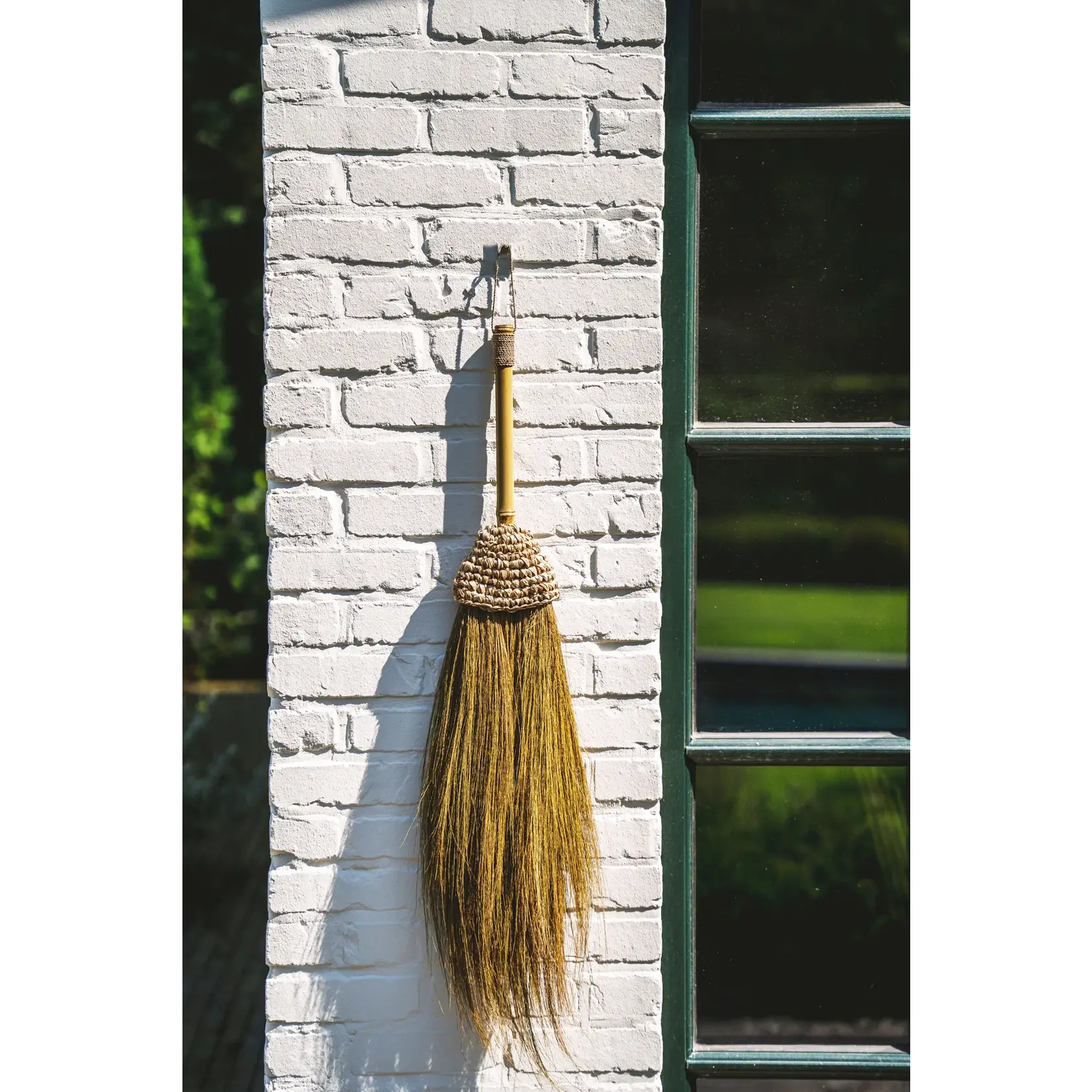 Bazar Bizar The Raffia Broom - Natural