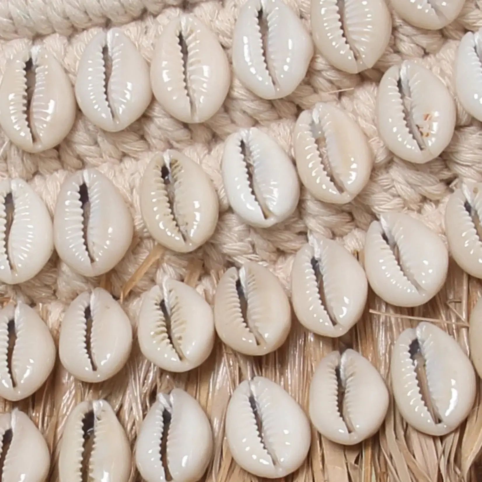 Bazar Bizar El Espejo Raffia Cowrie