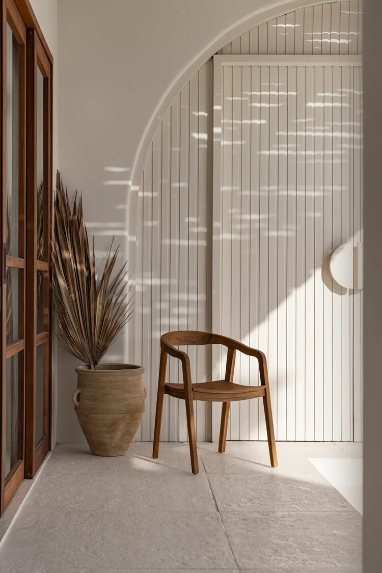 Bazar Bizar The Nihi Oka Dining Chair - Outdoor