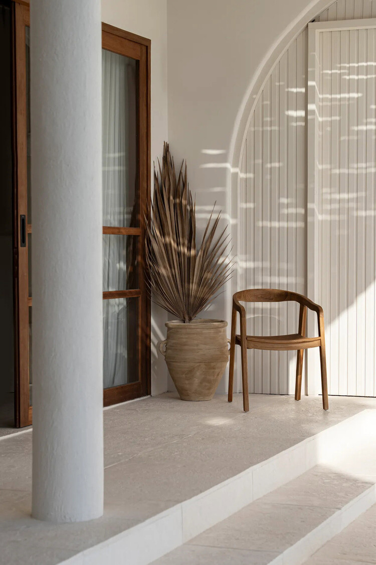 Bazar Bizar La Chaise de Salle à Manger Nihi Oka - Extérieur