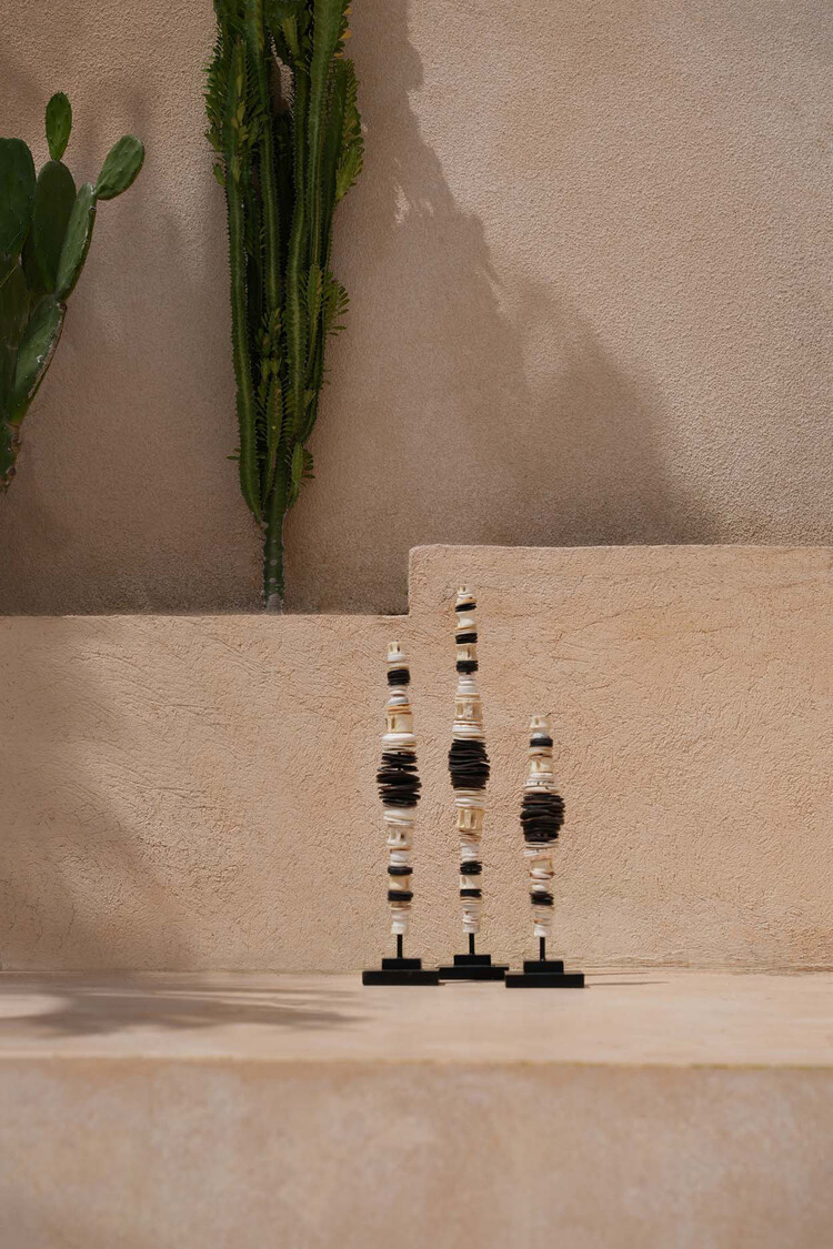 Bazar Bizar The Money Shell on Stand - Black White - L