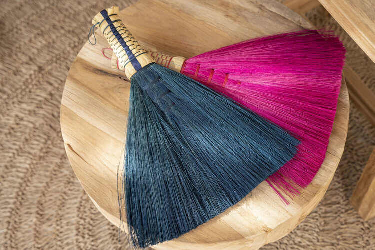 Bazar Bizar The Sweeping Brush - Pink