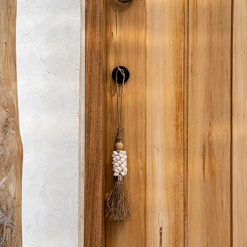 Bazar Bizar The White Shell and Raffia Tassel