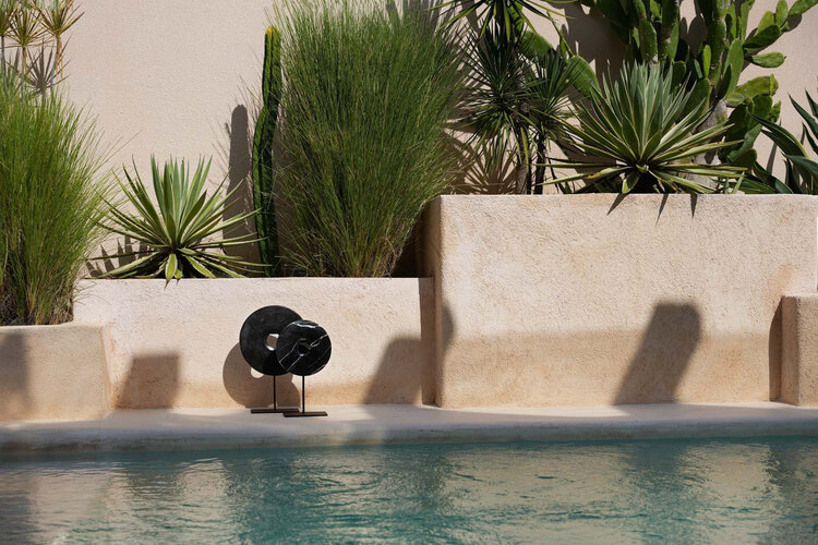 Bazar Bizar The Marble Disc on Stand - Black - L