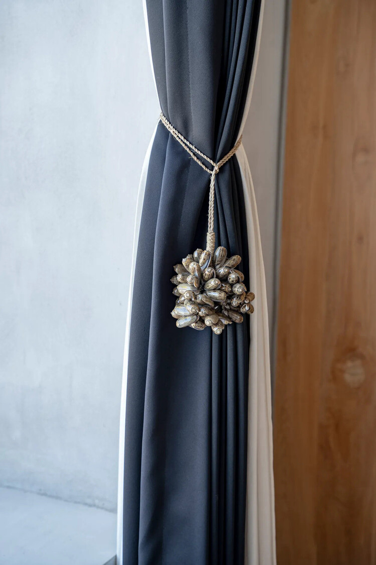 Bazar Bizar The Brown Cowrie Shell Tassel