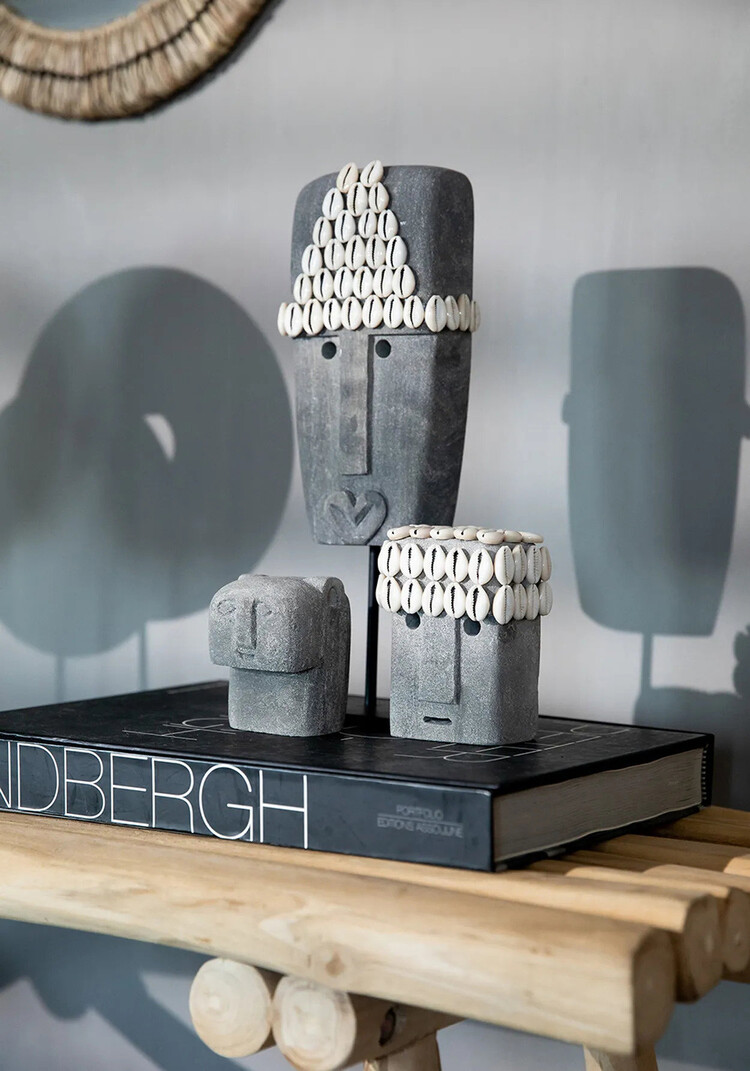 Bazar Bizar La Statua Di Sumba #32 Su Supporto