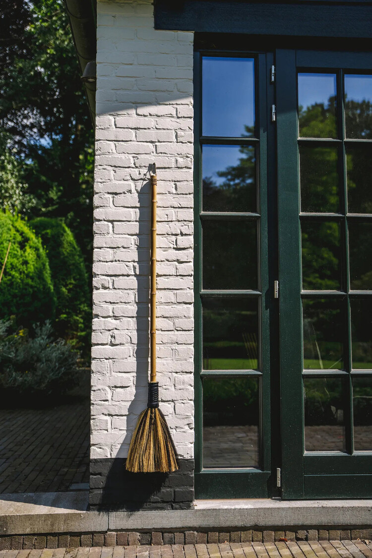 Bazar Bizar La Gran Escoba - Negro Natural