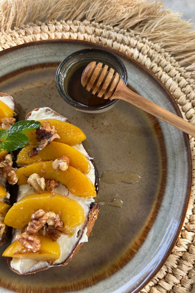 Bazar Bizar The Teak Root Honey Roller