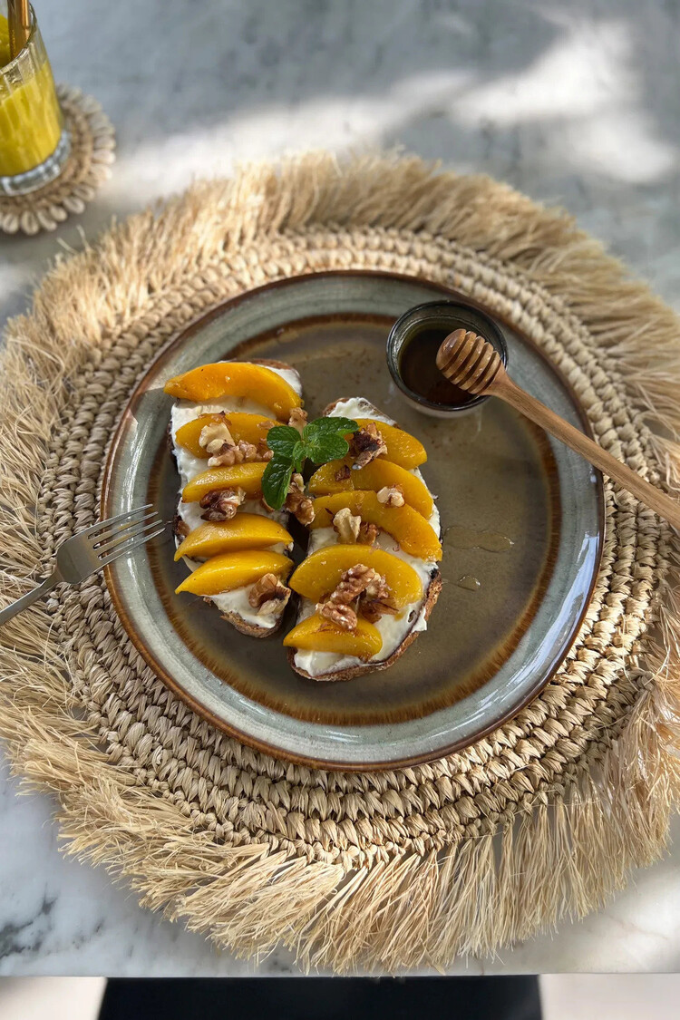 Bazar Bizar The Teak Root Honey Roller