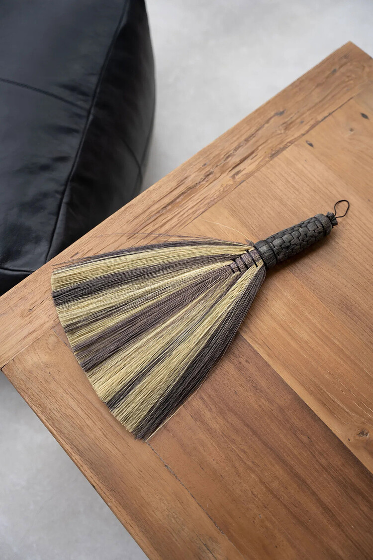 Bazar Bizar The Sweeping Brush - Black Natural