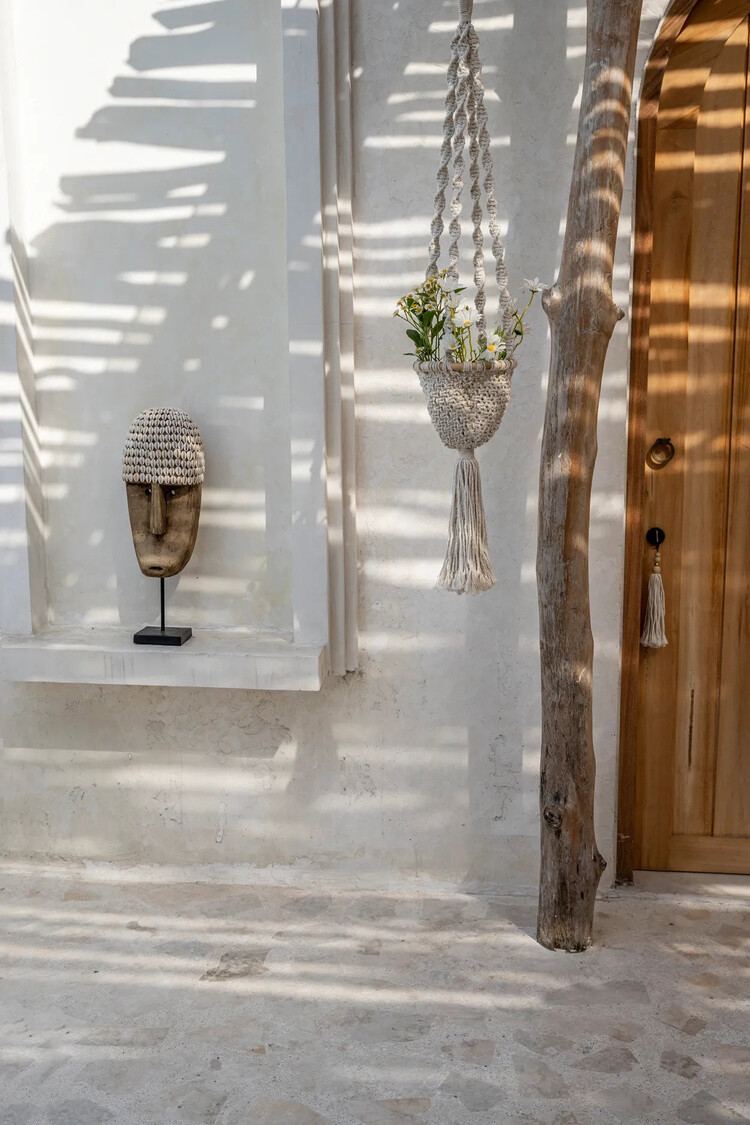 Bazar Bizar The Cowrie Mask on Stand - Large