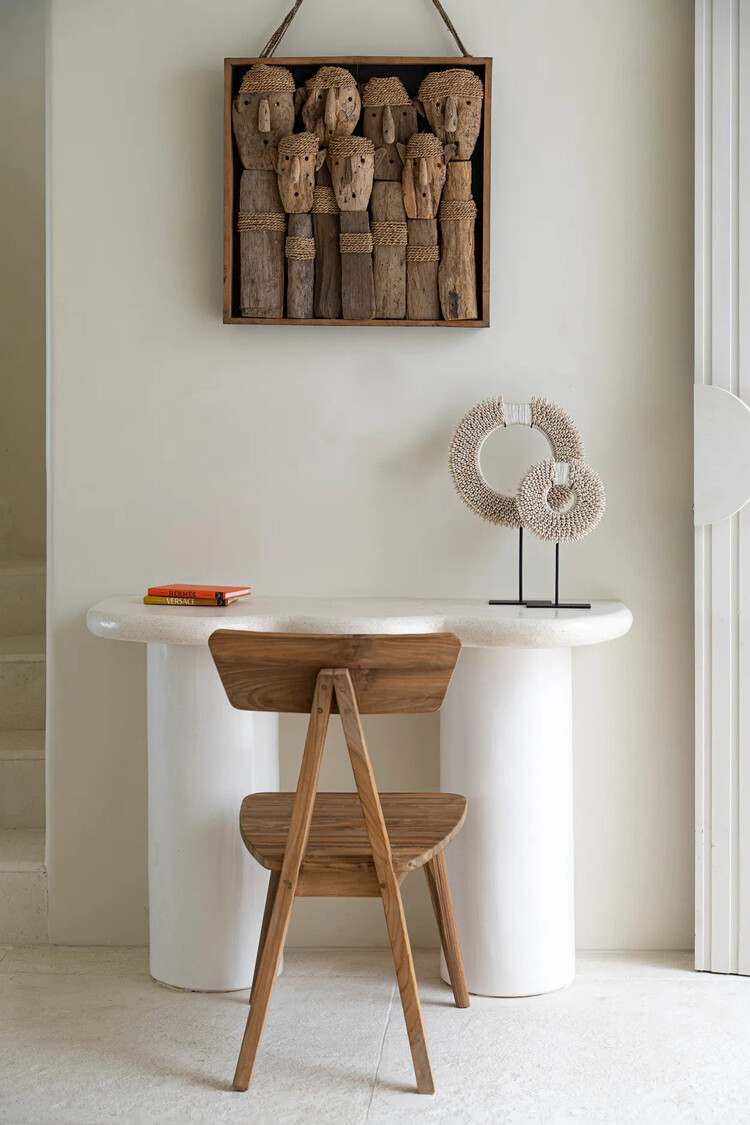 Bazar Bizar The Papua Shell Disc on Stand - White - M