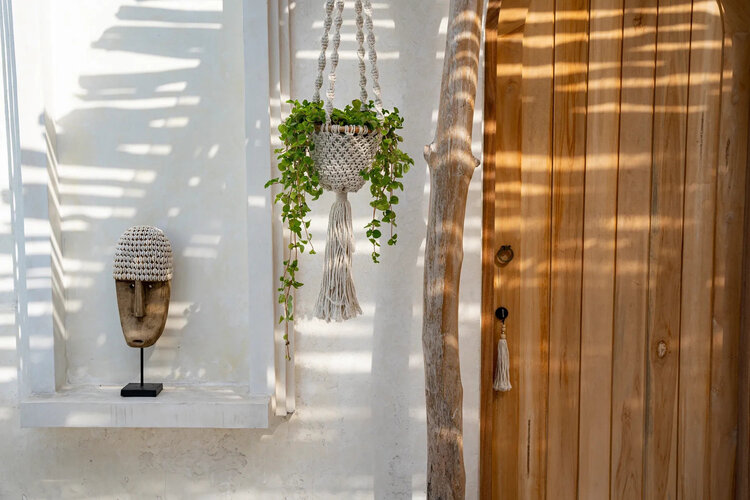 Bazar Bizar Het Cowrie Masker Op Standaard - M