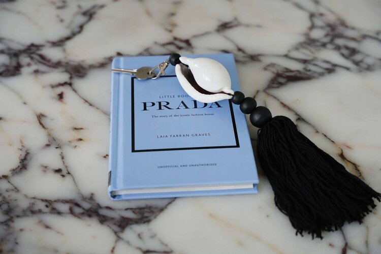 Bazar Bizar The Togian Keychain - Black White