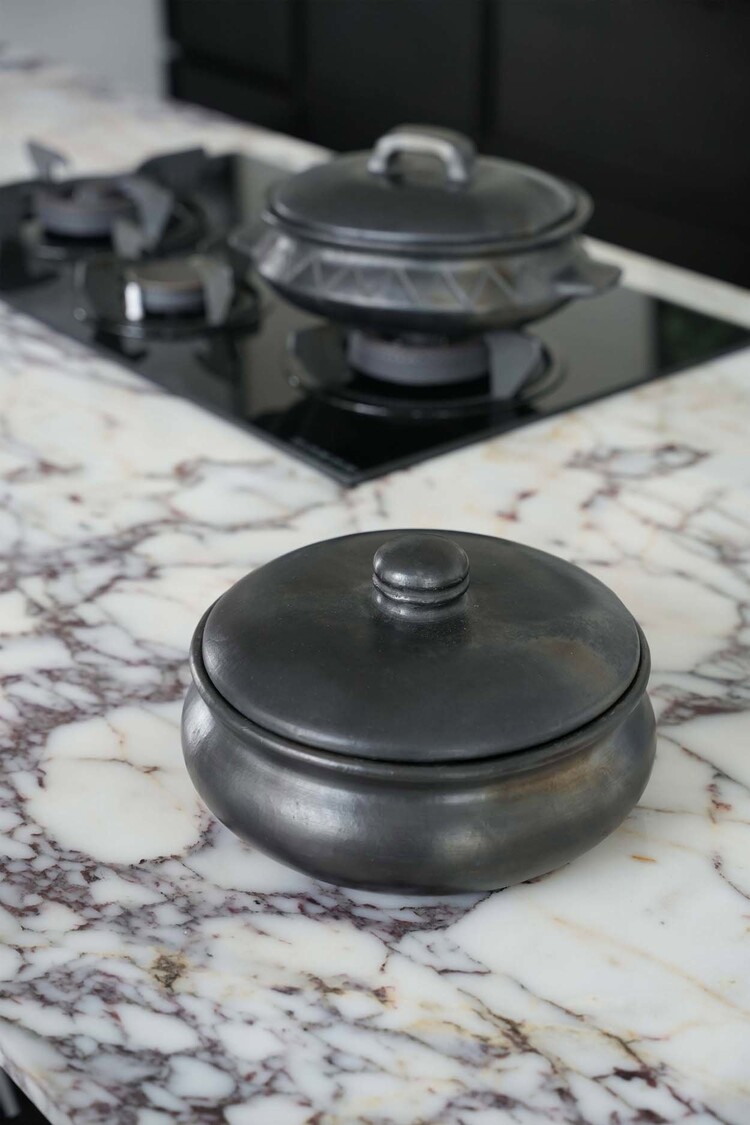 Bazar Bizar The Burned Curry pot - Black