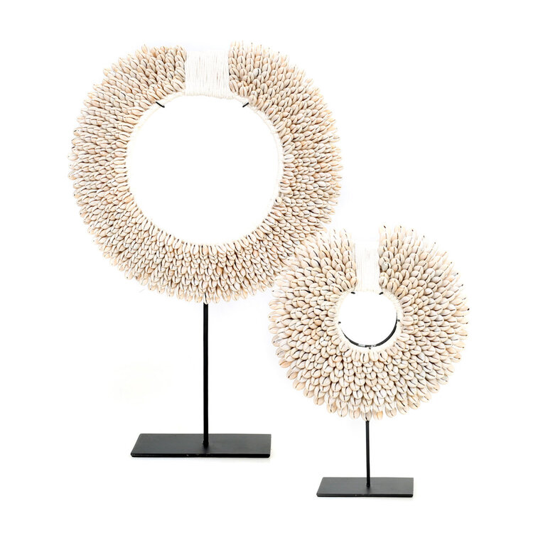 Bazar Bizar The Papua Shell Disc on Stand - White - S