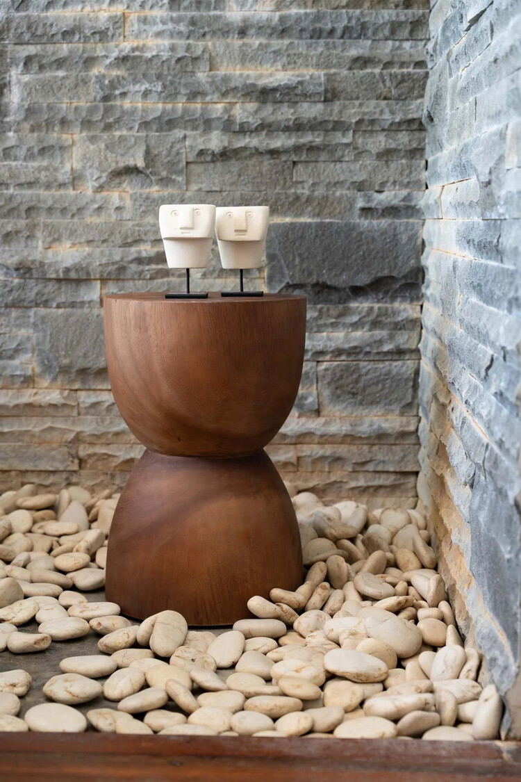 Bazar Bizar The Sumba Stone #23 on Stand