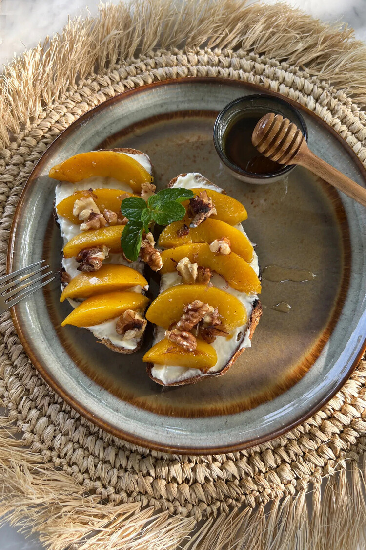 Bazar Bizar The Teak Root Honey Roller