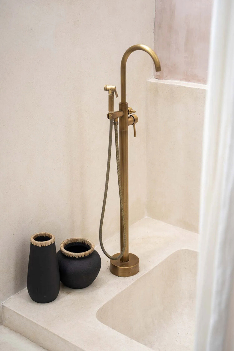 Bazar Bizar Il Vaso Sneaky - Nero Naturale - L