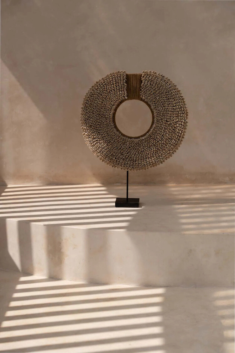 Bazar Bizar The Shell Corsica on Stand - Natural