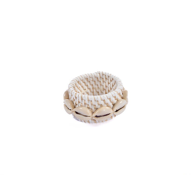 Bazar Bizar The Rattan Shell Napkin Ring - White