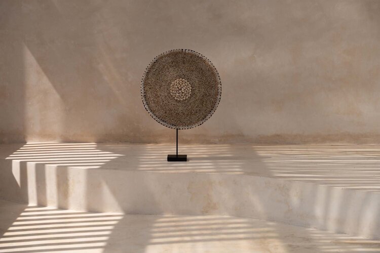 Bazar Bizar The Shell Guadeloupe on Stand - Natural White