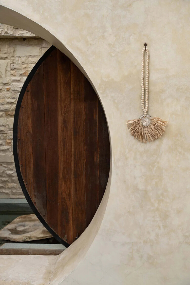 Bazar Bizar The Raffia Tajoe Tassel - Natural