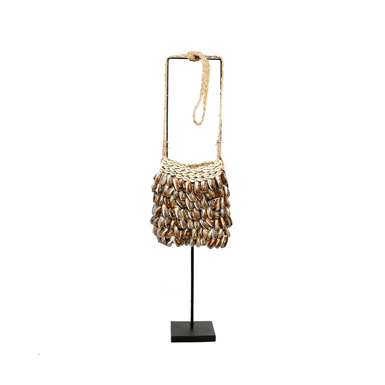 Bazar Bizar De Shell Purse Op Stand