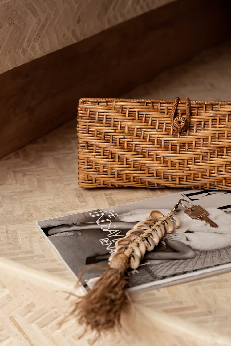 Bazar Bizar De Raffia Fishbone Sleutelhanger - Naturel Wit