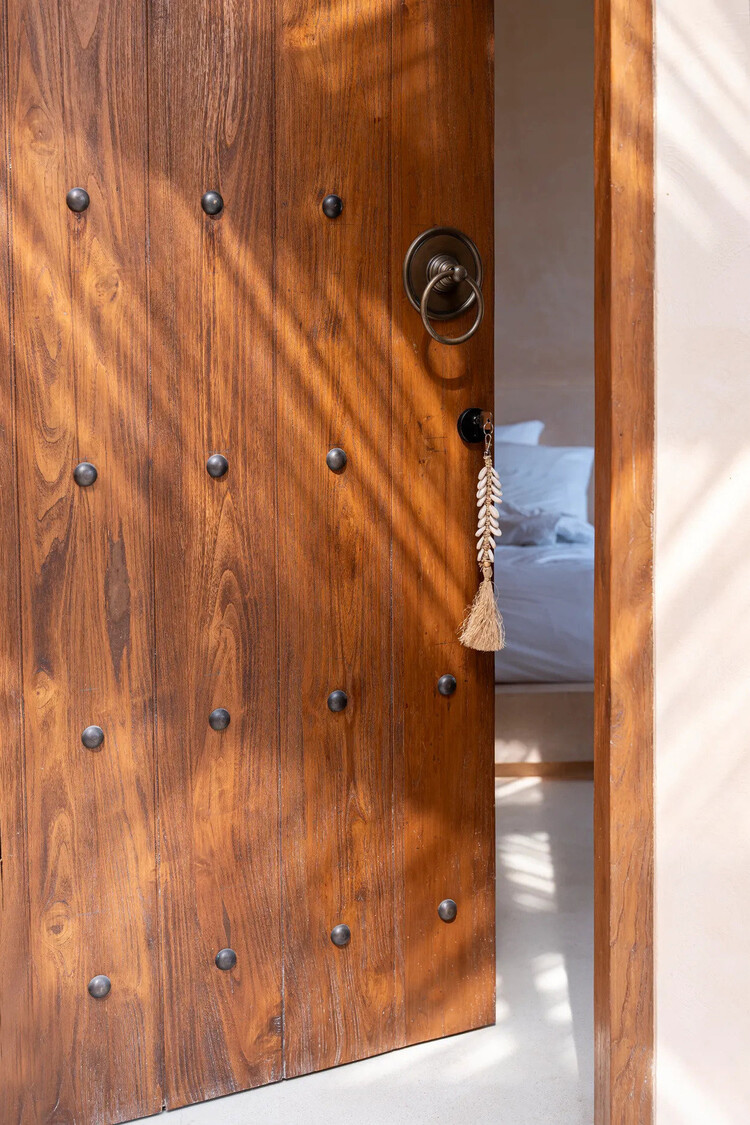 Bazar Bizar The Raffia Fishbone Keychain - Natural White