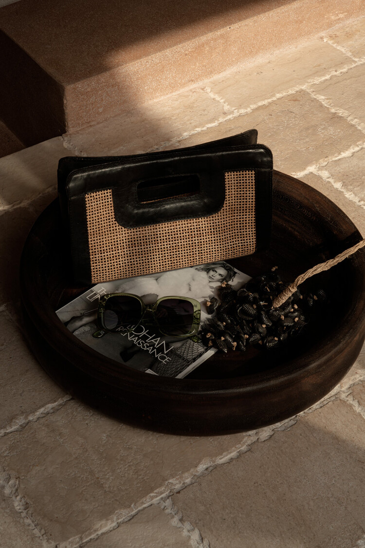 Bazar Bizar De Riviera Noir Clutch