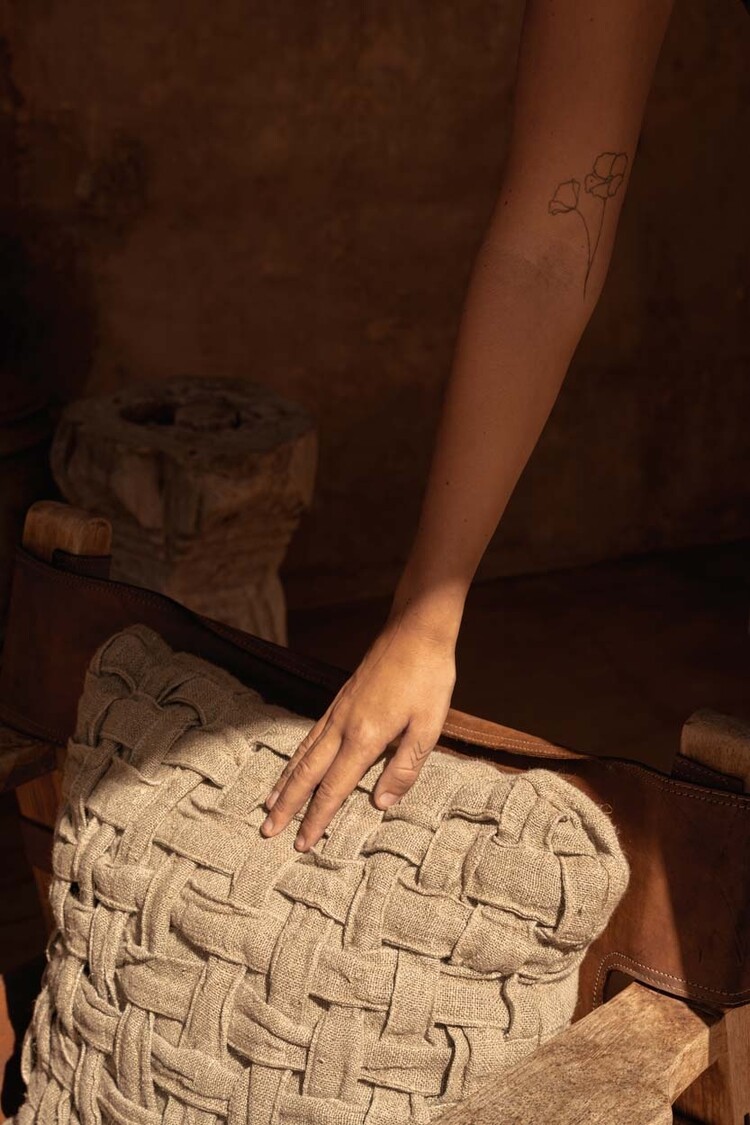 Bazar Bizar The Linen Crosier Cushion Cover - Natural