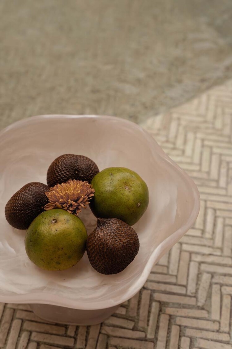 Bazar Bizar Le Présentoir À Fruits Organique En Résine - Rose Blanc