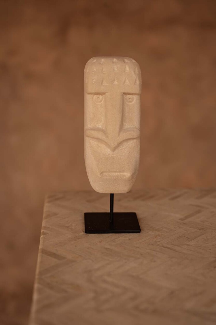 Bazar Bizar The Sumba Stone #20 on Stand