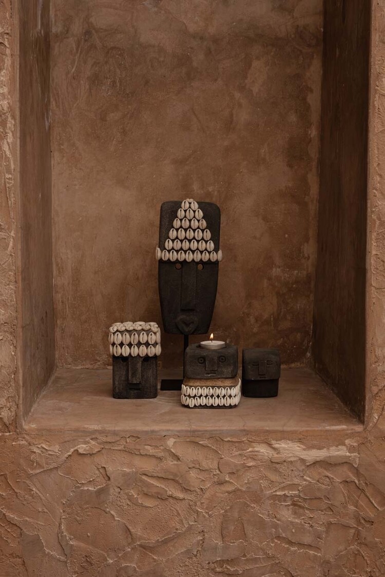 Bazar Bizar The Sumba Stone #32 on Stand