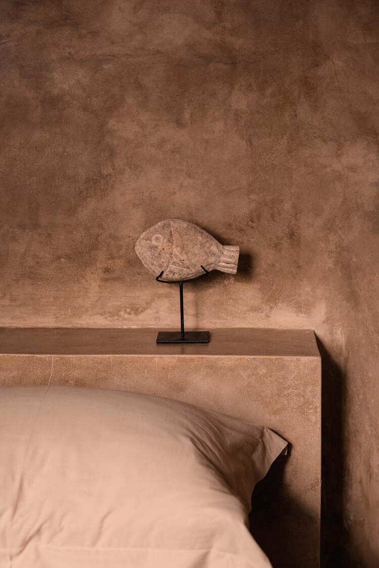 Bazar Bizar The Fish Stone on Stand - S